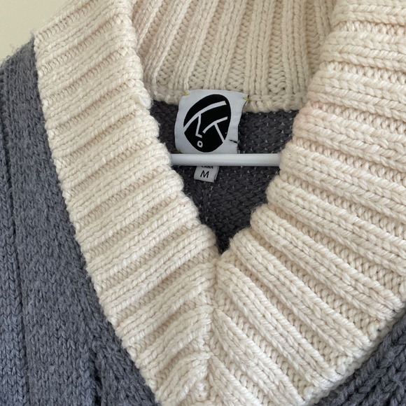 YanYan Knits Frosty Oversize 100% Merino Wool Vest Knot Detail Size M - Picture 4 of 7